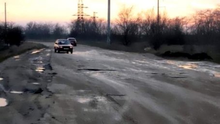 Жителей крымского поселка оставили без общественного транспорта