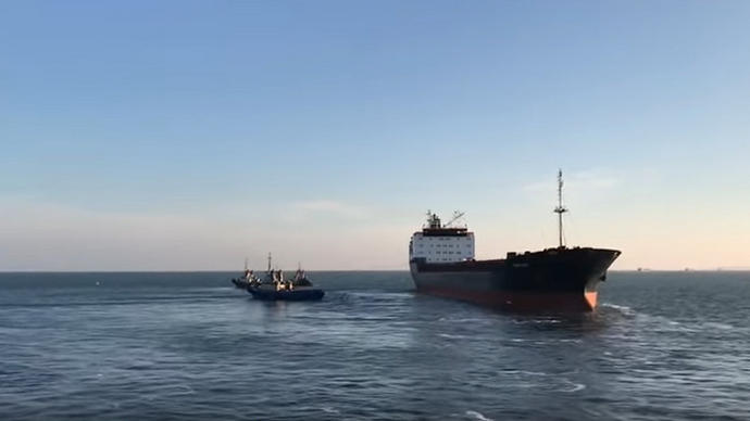 В Керченском проливе на мель село грузовое судно В Керченском проливе на мель село грузовое судно