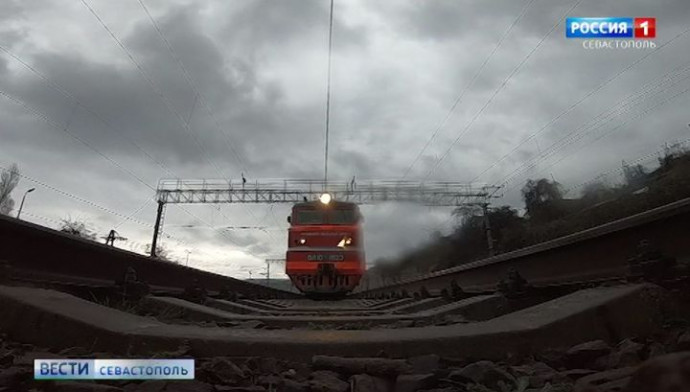 По Крымскому мосту прошел сотый пассажирский состав По Крымскому мосту прошел сотый пассажирский состав