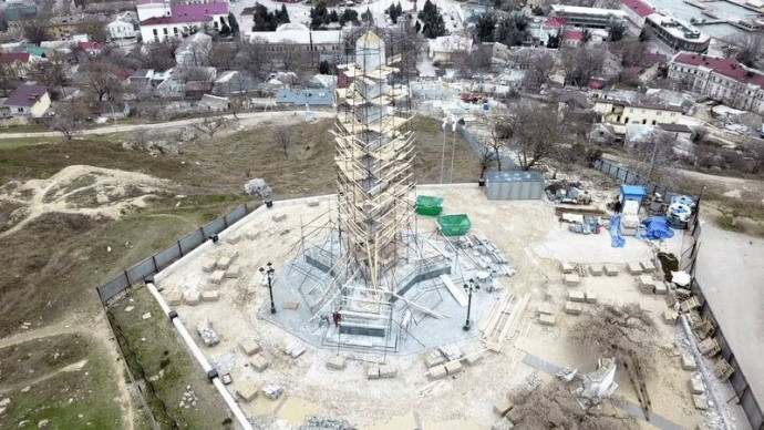 В Керчи реставрируют Обелиск Славы В Керчи реставрируют Обелиск Славы