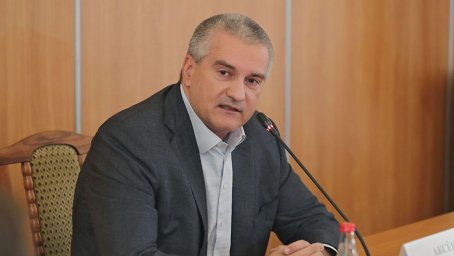 Аксенов пообещал помочь в покупке сейнера для рыбаков, лишившихся "Норда" Аксенов пообещал помочь в покупке сейнера для рыбаков, лишившихся "Норда"