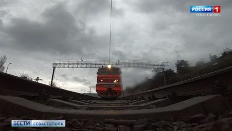 По Крымскому мосту прошел сотый пассажирский состав По Крымскому мосту прошел сотый пассажирский состав