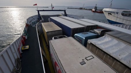 Работу Керченской переправы приостановили из-за сильного ветра Работу Керченской переправы приостановили из-за сильного ветра