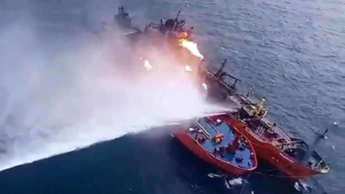 Сохраняется опасность взрыва сжиженного газа на горящих танкерах Сохраняется опасность взрыва сжиженного газа на горящих танкерах